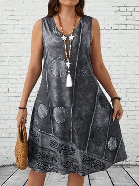 Vestido Feminino com detalhe no pescoço V  (sem o acessório). Plus Size