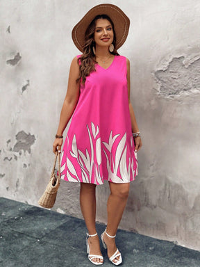 Vestido Feminino com estampa de plantas e detalhe na gola V Lilibeth. Plus Size
